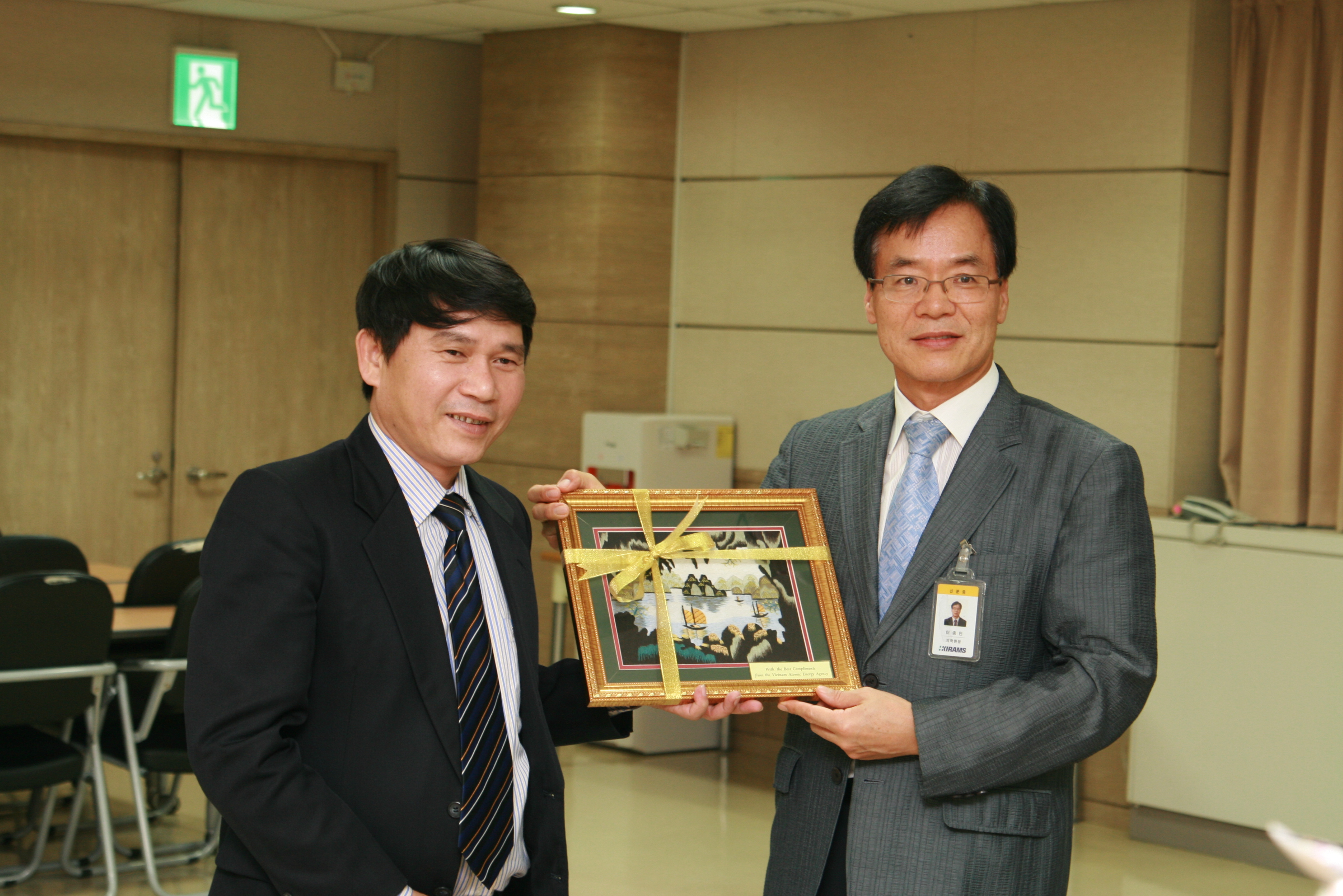 120831 베트남 원자력청장 등 조사단 방문